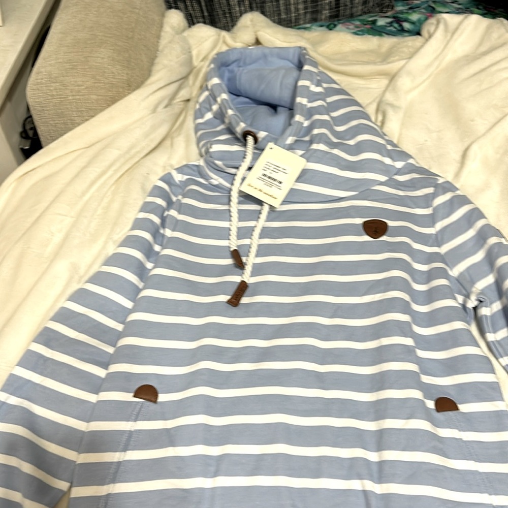 NWT Wanakome Blue and White Hoodie size Women’s XL